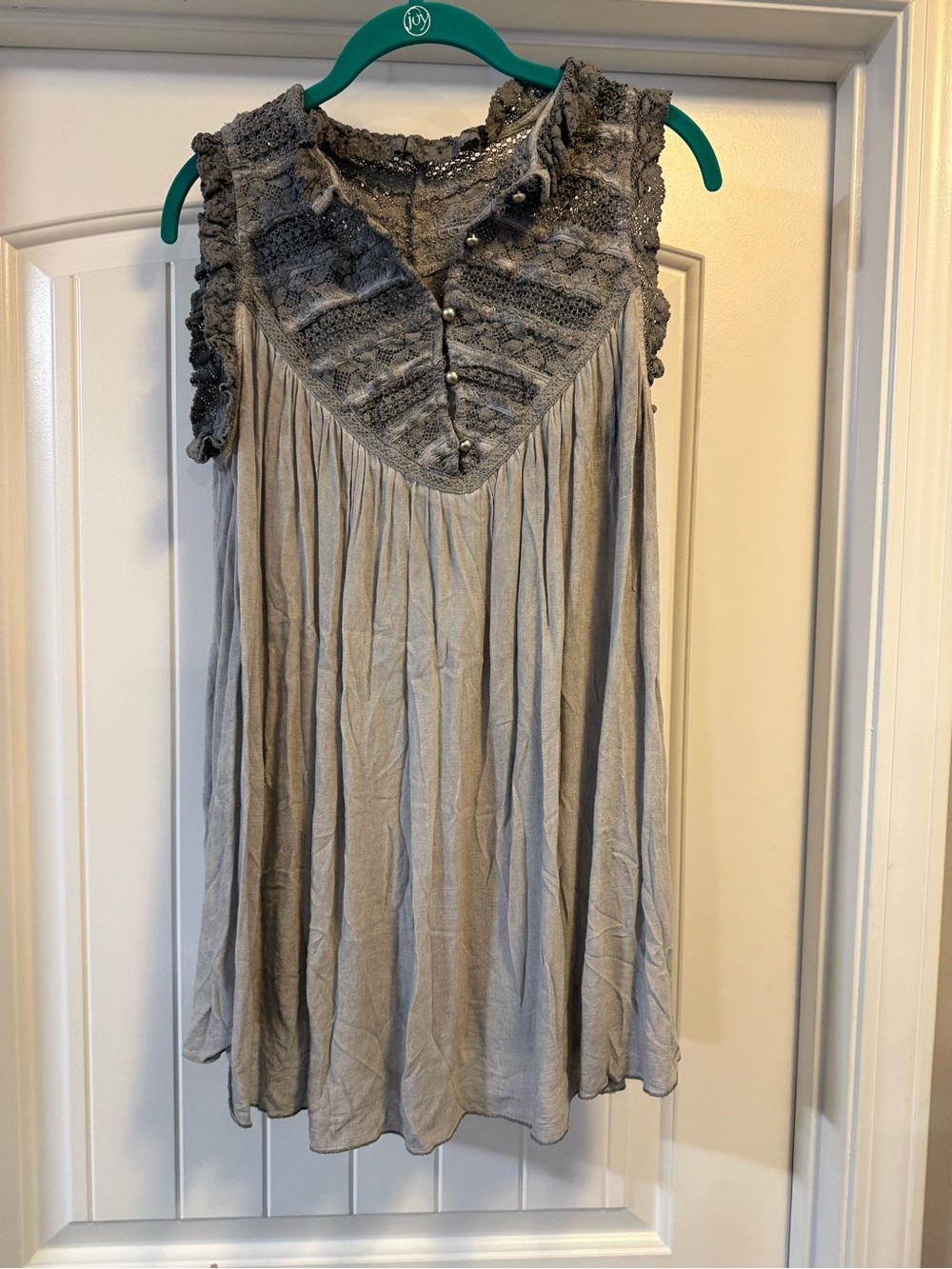Sleeveless Lace Yoke Tunic Top — Gray